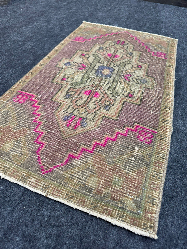 Turkish Yastik Rug  1'7" x  2'9" #24389