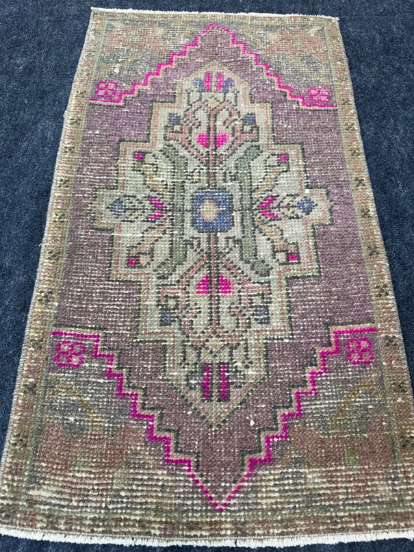 Turkish Yastik Rug  1'7" x  2'9" #24389