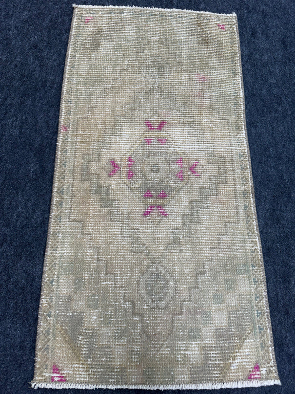 Turkish Yastik Rug  1'7" x  3'2" #24388