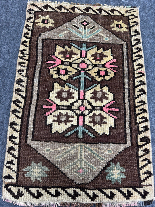 Turkish Yastik Rug  1'6" x  2'4" #24387