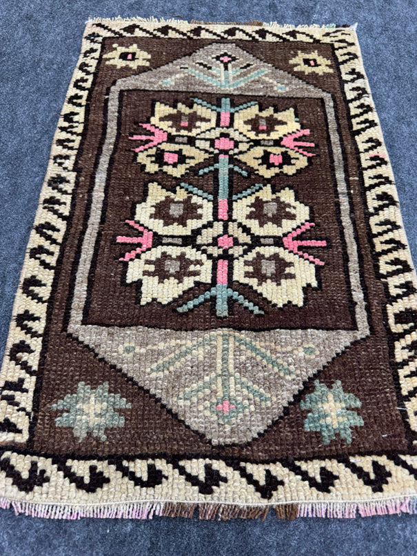 Turkish Yastik Rug  1'6" x  2'4" #24387