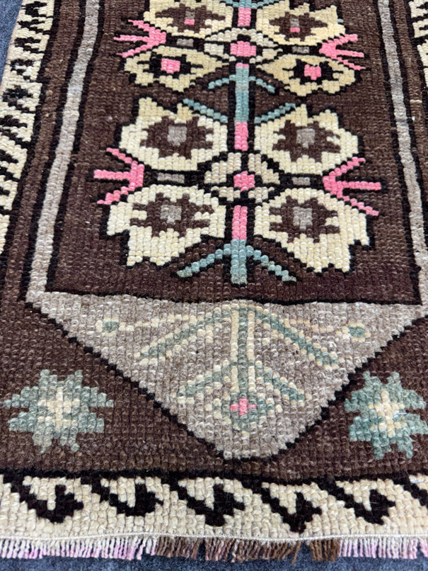 Turkish Yastik Rug  1'6" x  2'4" #24387