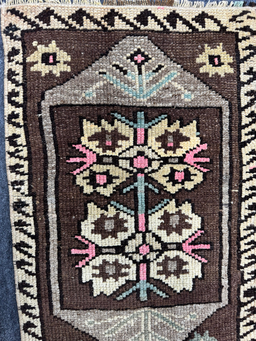 Turkish Yastik Rug  1'6" x  2'4" #24387