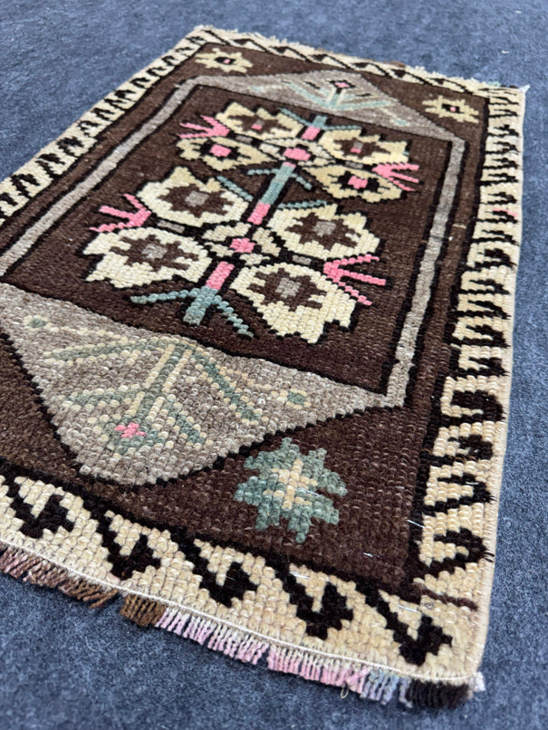 Turkish Yastik Rug  1'6" x  2'4" #24387