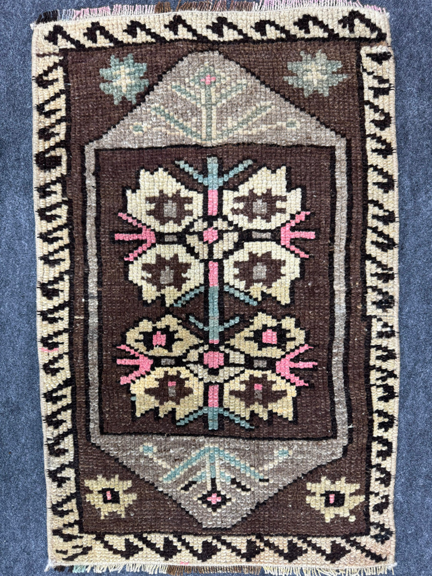 Turkish Yastik Rug  1'6" x  2'4" #24387