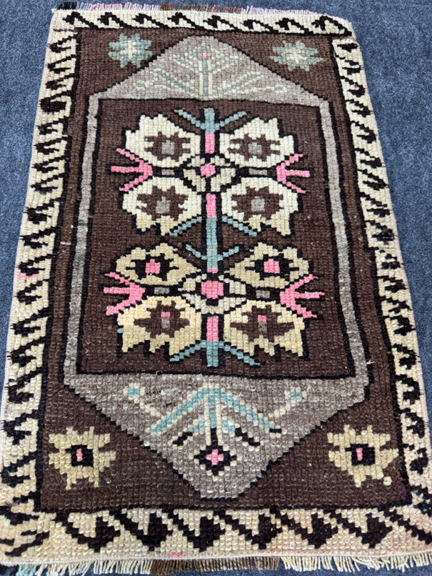 Turkish Yastik Rug  1'6" x  2'4" #24387