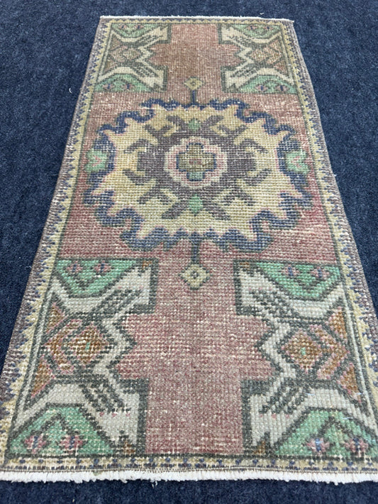 Turkish Yastik Rug  1'5" x  2'11" #24386