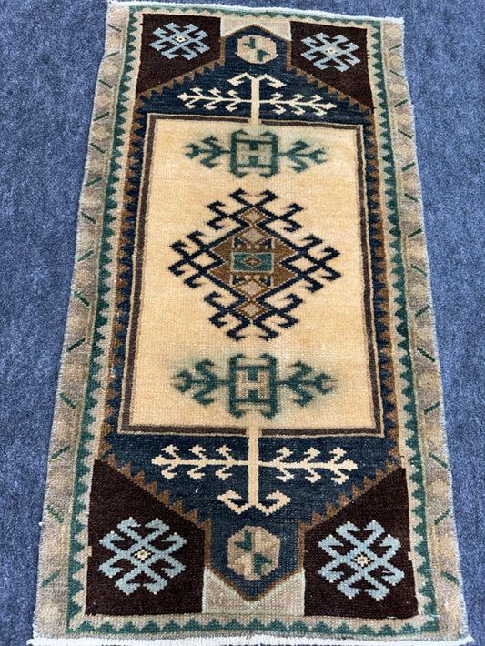 Turkish Yastik Rug  1'8" x  3' #24384