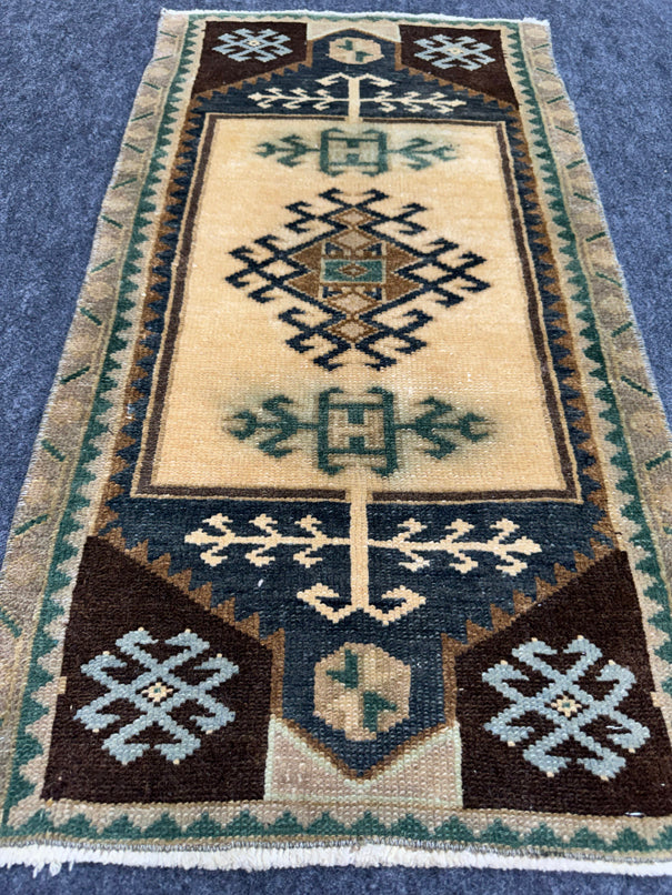 Turkish Yastik Rug  1'8" x  3' #24384