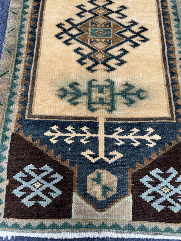 Turkish Yastik Rug  1'8" x  3' #24384