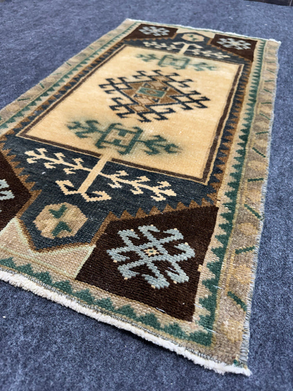 Turkish Yastik Rug  1'8" x  3' #24384