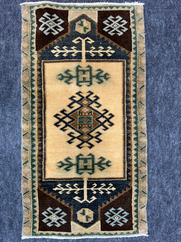 Turkish Yastik Rug  1'8" x  3' #24384