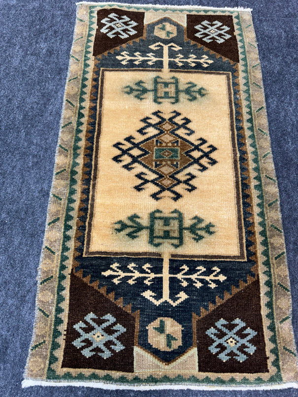 Turkish Yastik Rug  1'8" x  3' #24384