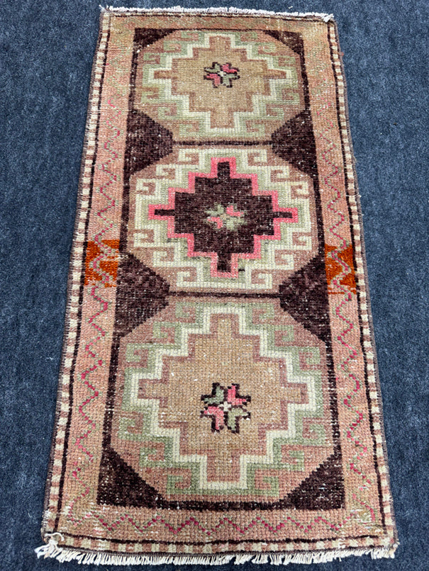 Turkish Yastik Rug  1'6" x  2'11" #24381