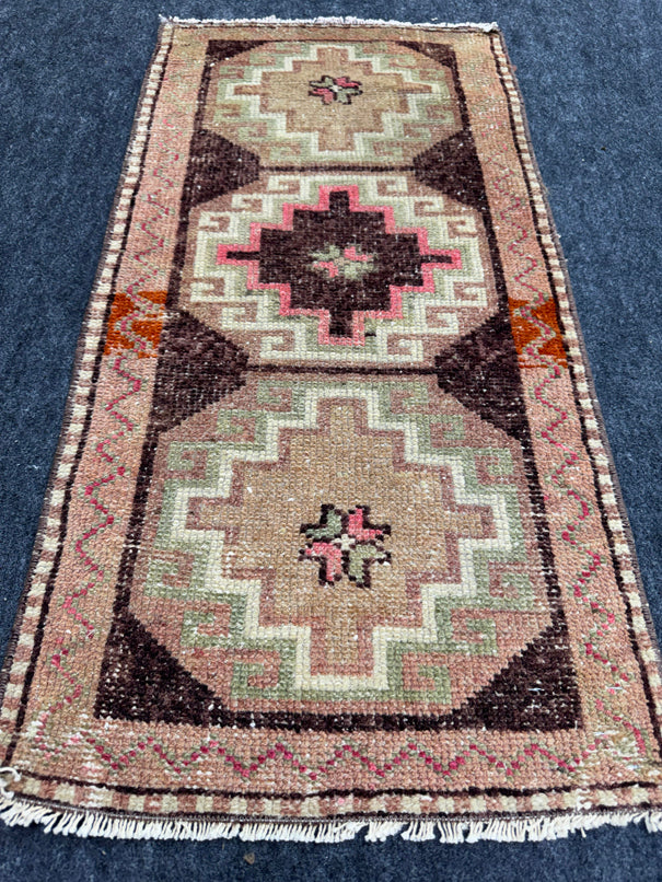 Turkish Yastik Rug  1'6" x  2'11" #24381