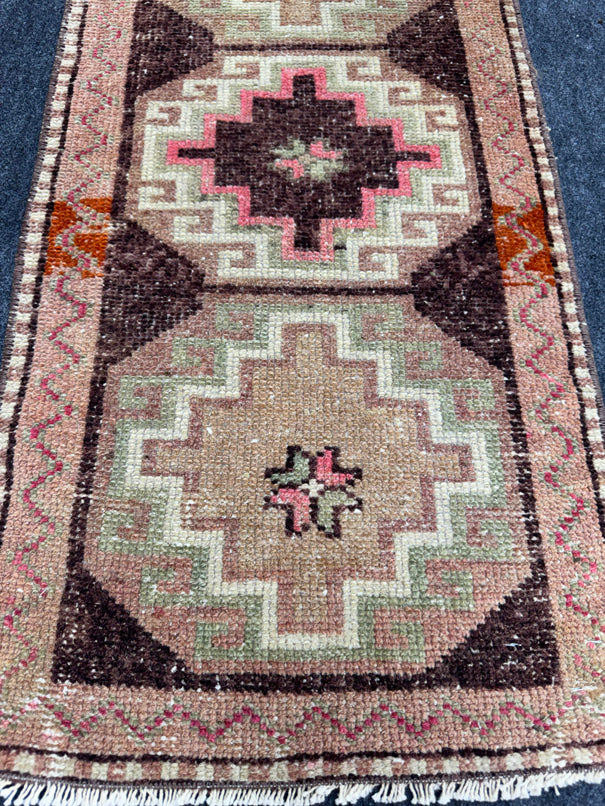 Turkish Yastik Rug  1'6" x  2'11" #24381