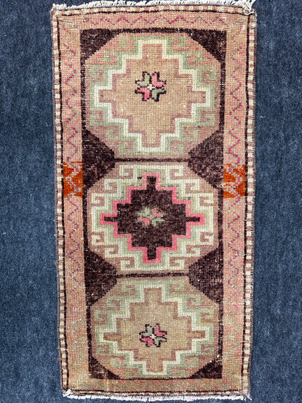 Turkish Yastik Rug  1'6" x  2'11" #24381