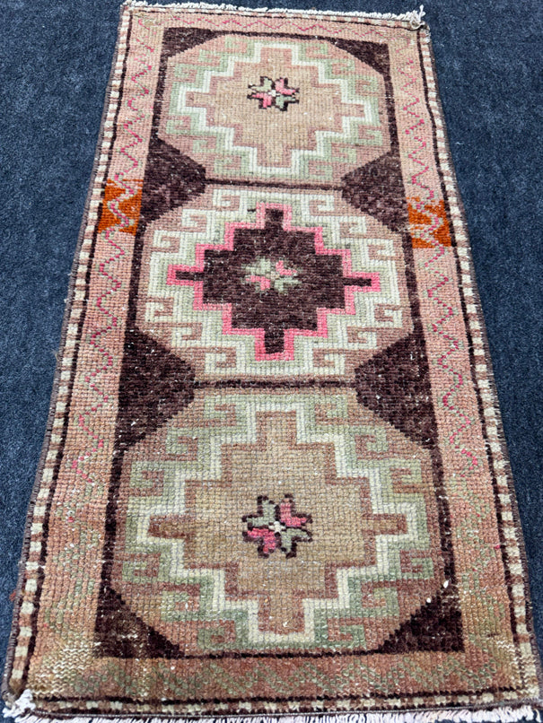Turkish Yastik Rug  1'6" x  2'11" #24381