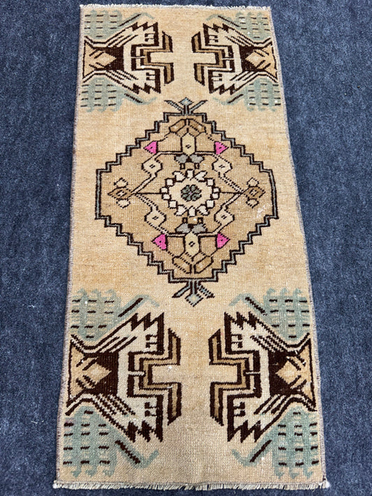 Turkish Yastik Rug  1'3" x  2'8" #24377
