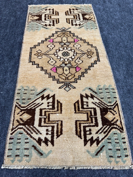 Turkish Yastik Rug  1'3" x  2'8" #24377