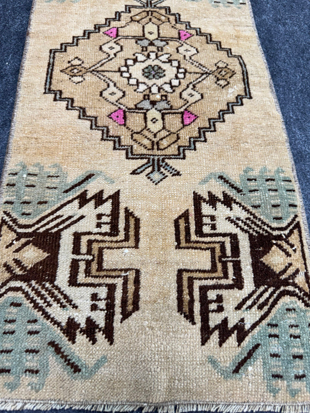 Turkish Yastik Rug  1'3" x  2'8" #24377