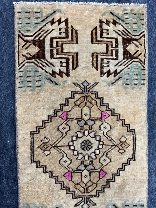 Turkish Yastik Rug  1'3" x  2'8" #24377