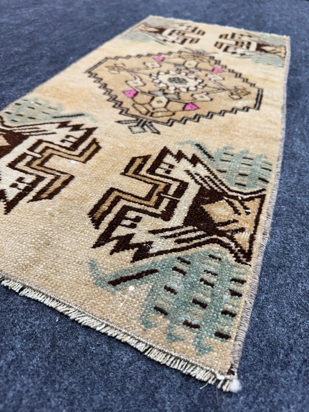 Turkish Yastik Rug  1'3" x  2'8" #24377