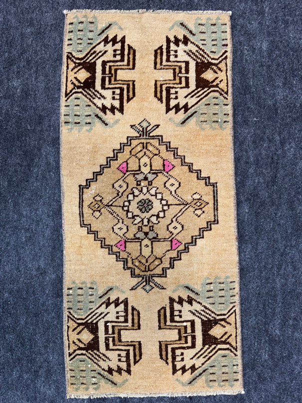 Turkish Yastik Rug  1'3" x  2'8" #24377