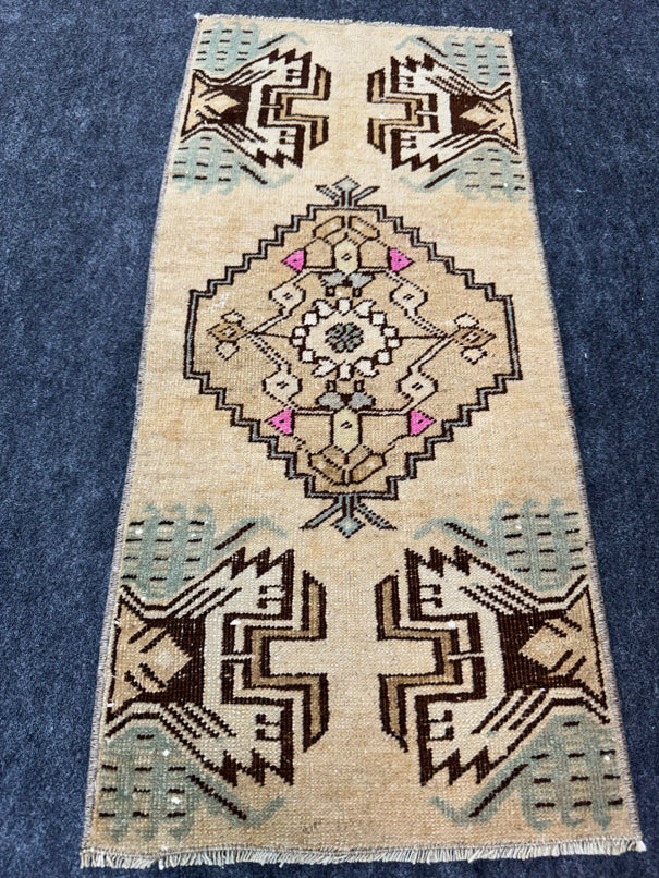Turkish Yastik Rug  1'3" x  2'8" #24377