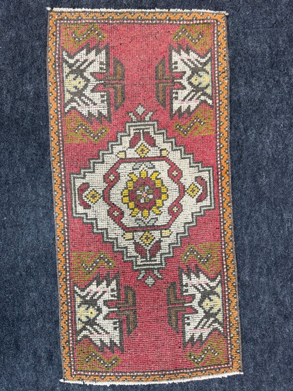 Turkish Yastik Rug  1'7" x  3'3" #24376