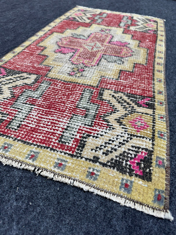 Turkish Yastik Rug  1'6" x  3'1" #24375