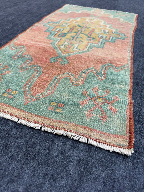 Turkish Yastik Rug  1'6" x  2'10" #24374