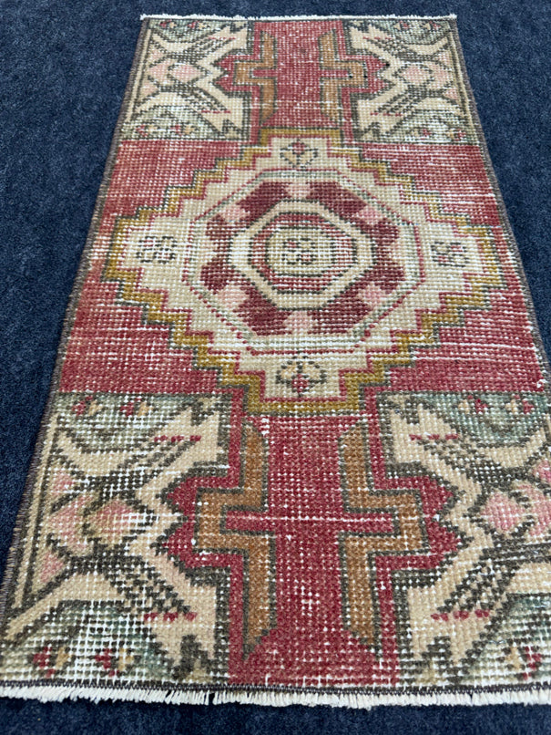Turkish Yastik Rug  1'6" x  2'8" #24369