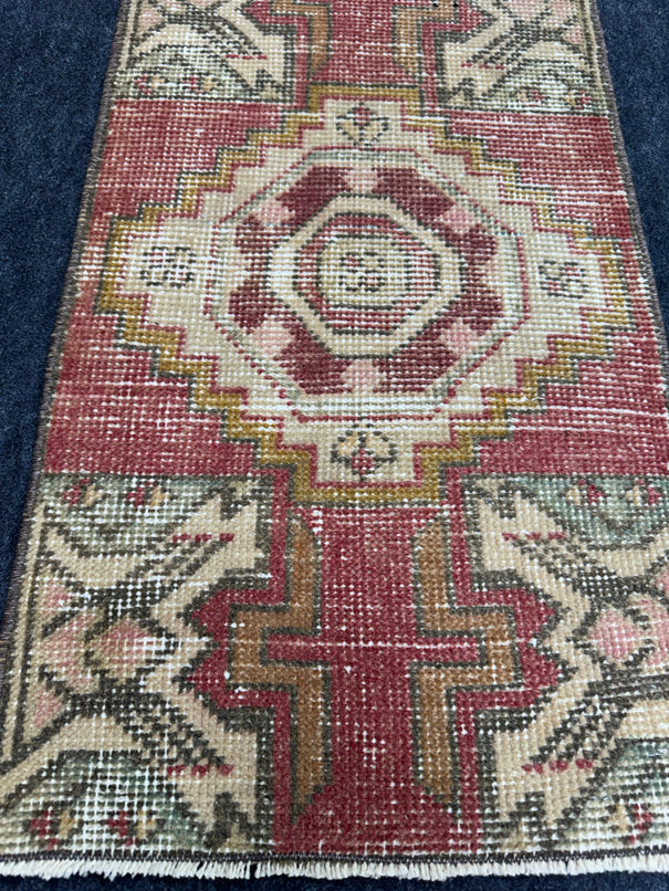 Turkish Yastik Rug  1'6" x  2'8" #24369