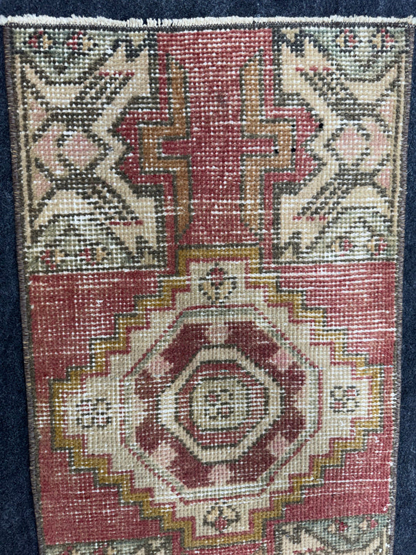 Turkish Yastik Rug  1'6" x  2'8" #24369