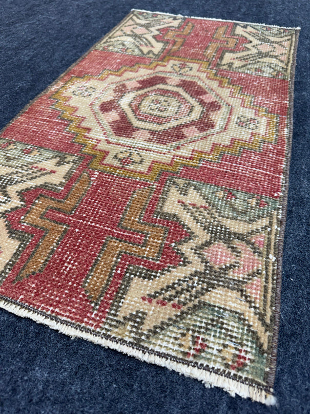 Turkish Yastik Rug  1'6" x  2'8" #24369