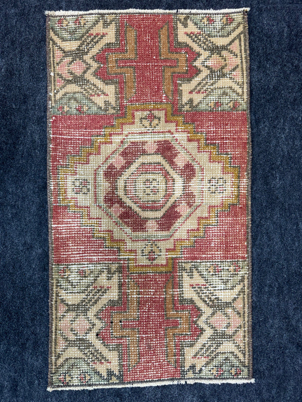 Turkish Yastik Rug  1'6" x  2'8" #24369