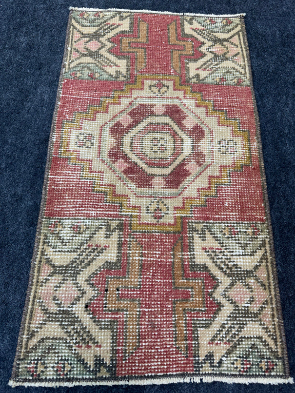 Turkish Yastik Rug  1'6" x  2'8" #24369