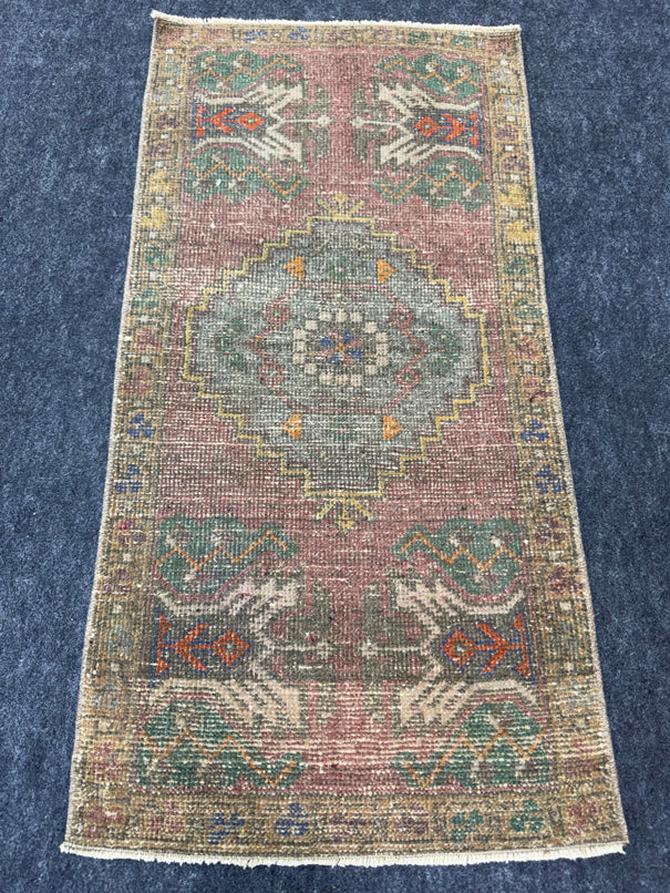 Turkish Yastik Rug  1'8" x  3'5" #24370