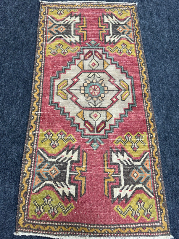 Turkish Yastik Rug  1'7" x  3'4" #24368