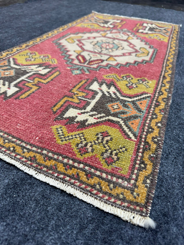 Turkish Yastik Rug  1'7" x  3'4" #24368