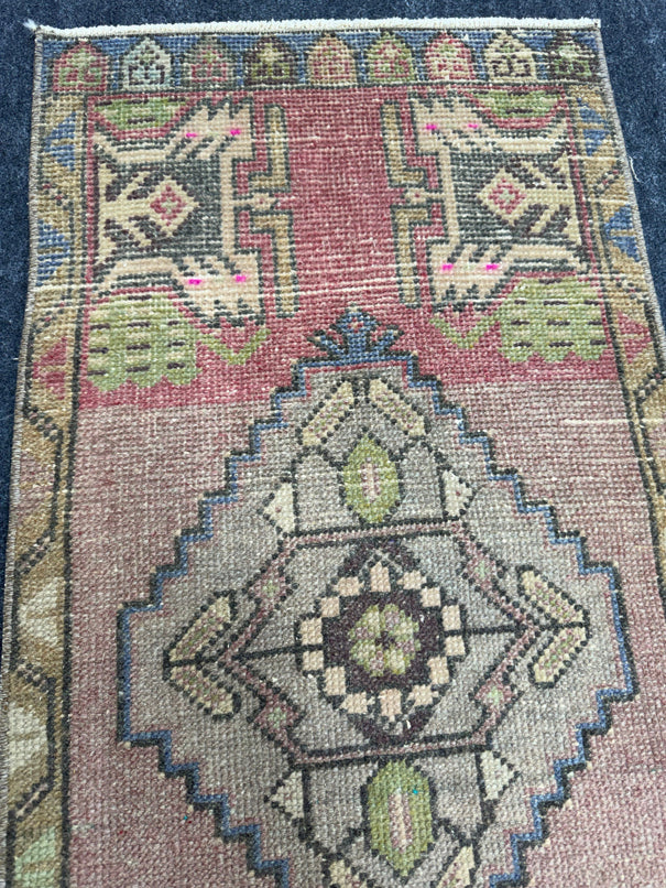 Turkish Yastik Rug  1'8" x  3'4" #24367
