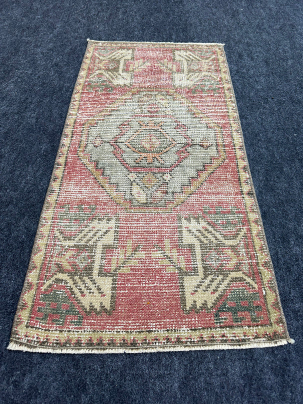 Turkish Yastik Rug  1'8" x  3'2" #24366