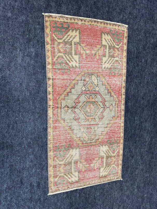 Turkish Yastik Rug  1'8" x  3'2" #24366