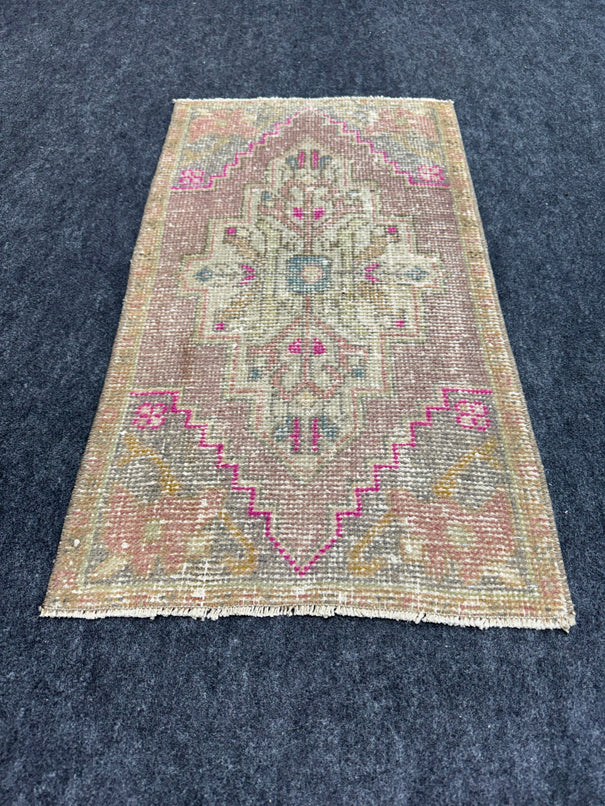 Turkish Yastik Rug  1'7" x  2'11" #24365