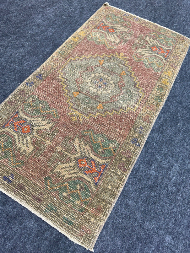 Turkish Yastik Rug  1'8" x  3'4" #24360