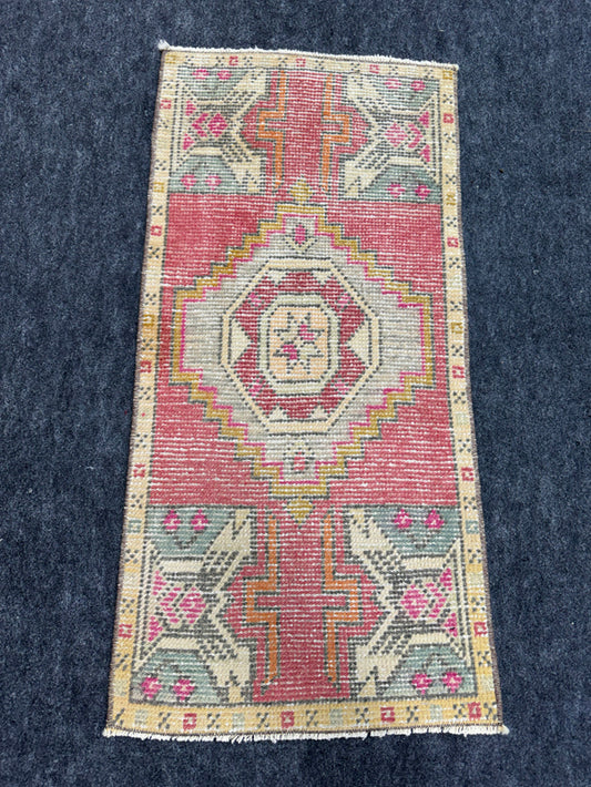 Turkish Yastik Rug  1'5" x  2'11" #24363