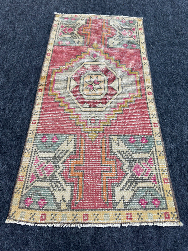Turkish Yastik Rug  1'5" x  2'11" #24363