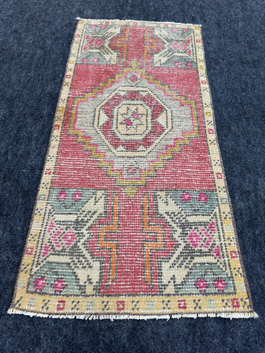 Turkish Yastik Rug  1'5" x  2'11" #24363