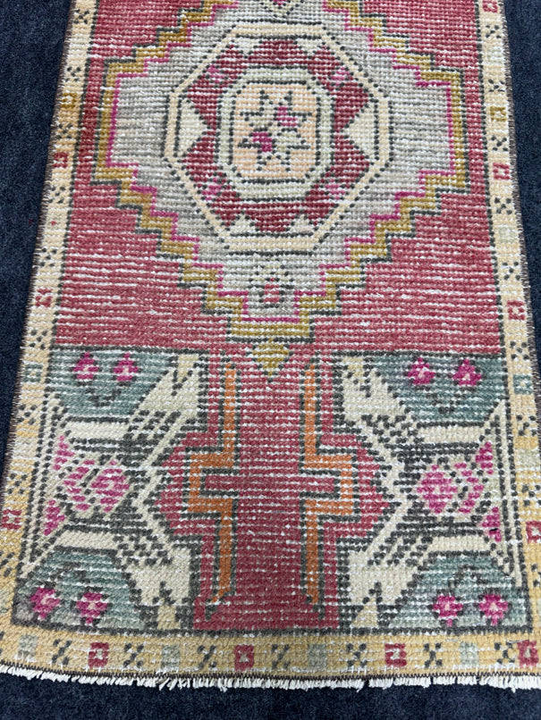 Turkish Yastik Rug  1'5" x  2'11" #24363